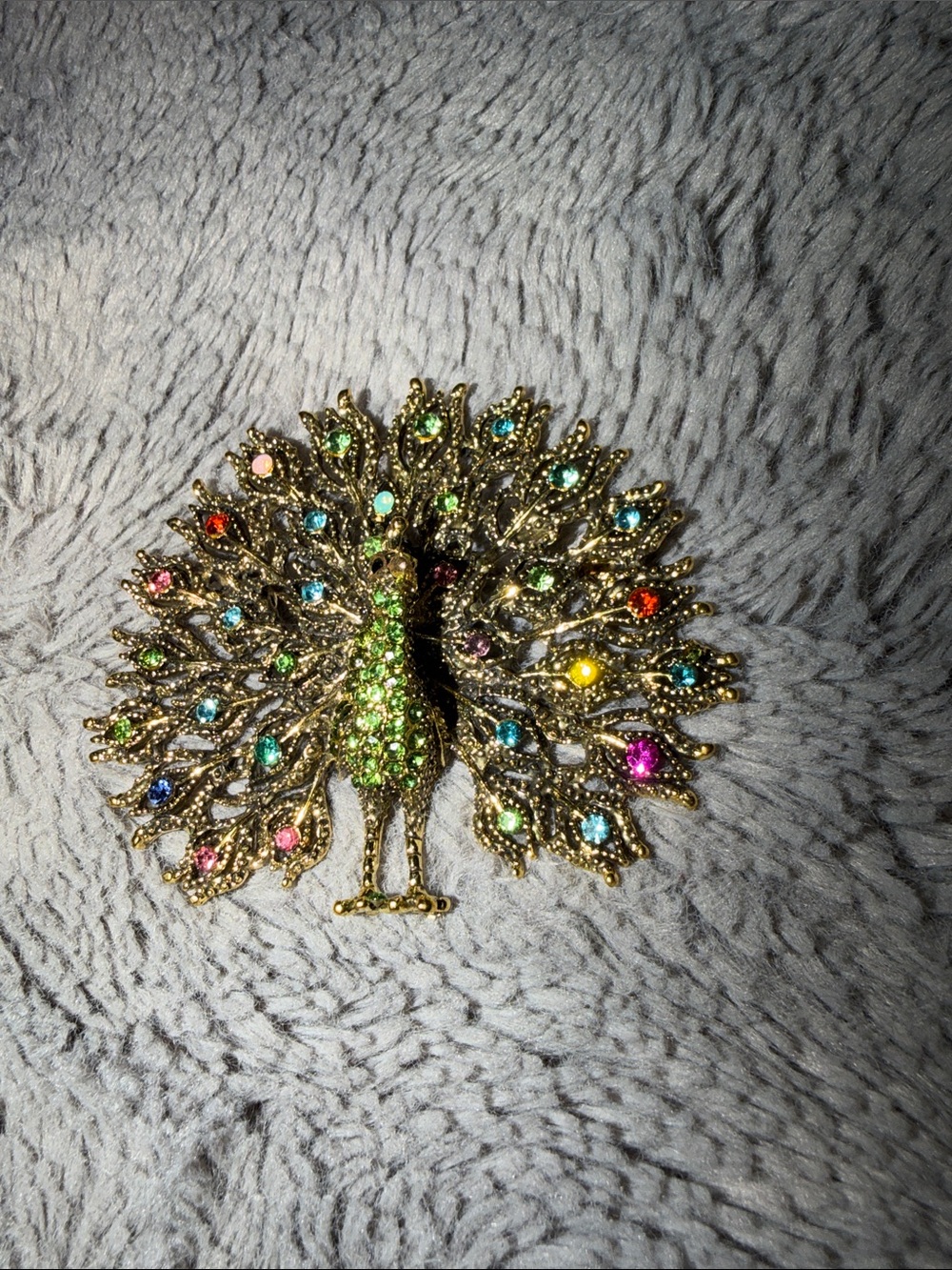 Colorful peacock coat tone metal can also be used as a necklace